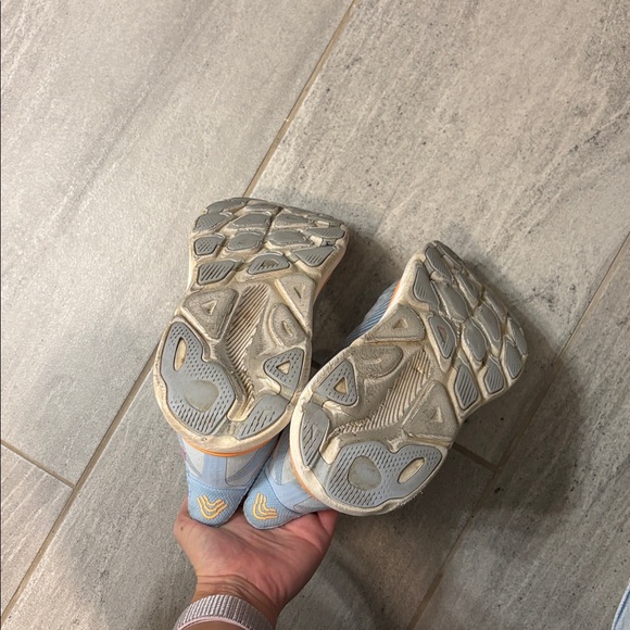 Blue Hoka Clifton 9 - Picture 6 of 6